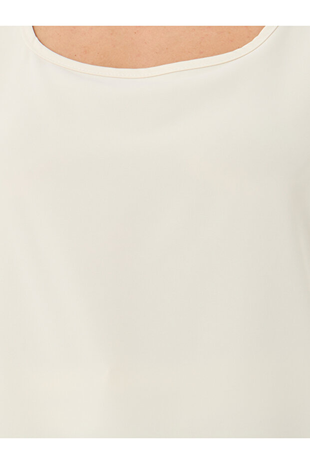 بلوزة سادة بدون أكمام برقبة دائرية - 4