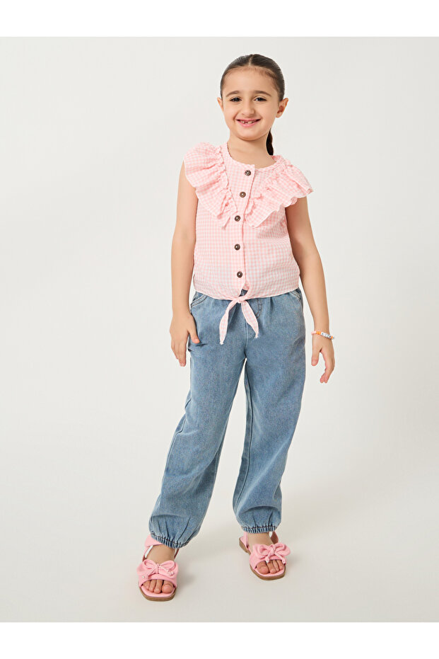 بلوزة منقوشة ومزينة بالكشكشة وأزرار - 2