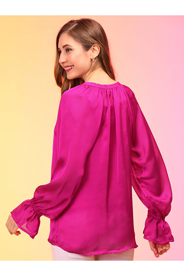 بلوزة سادة برقبة دائرية وأكمام مكشكشة وأزرار - 3