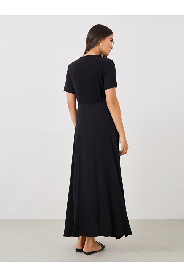 فستان ماكسي سادة بفتحة رقبة على شكل حرف V وأزرار - 5