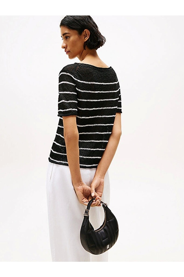 TH FEMININE MOON CROSSOVER damska czarna torebka AW0AW17635BDS - 3