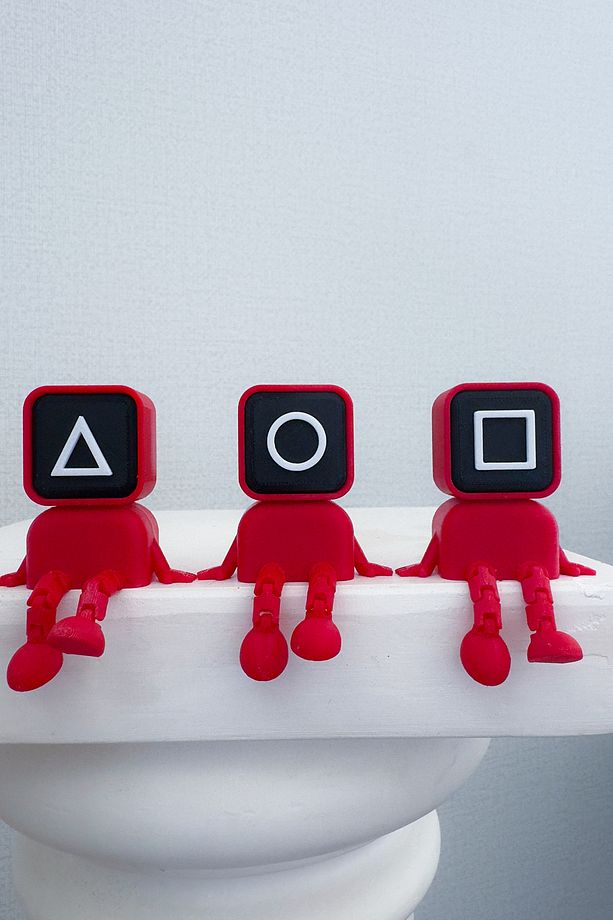Squid Game 3'lü Oturan Figür Seti - 5