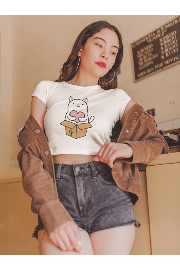 "Cute Cat Pattern Crop T-Shirt – Favorite of Casual Combinations!"