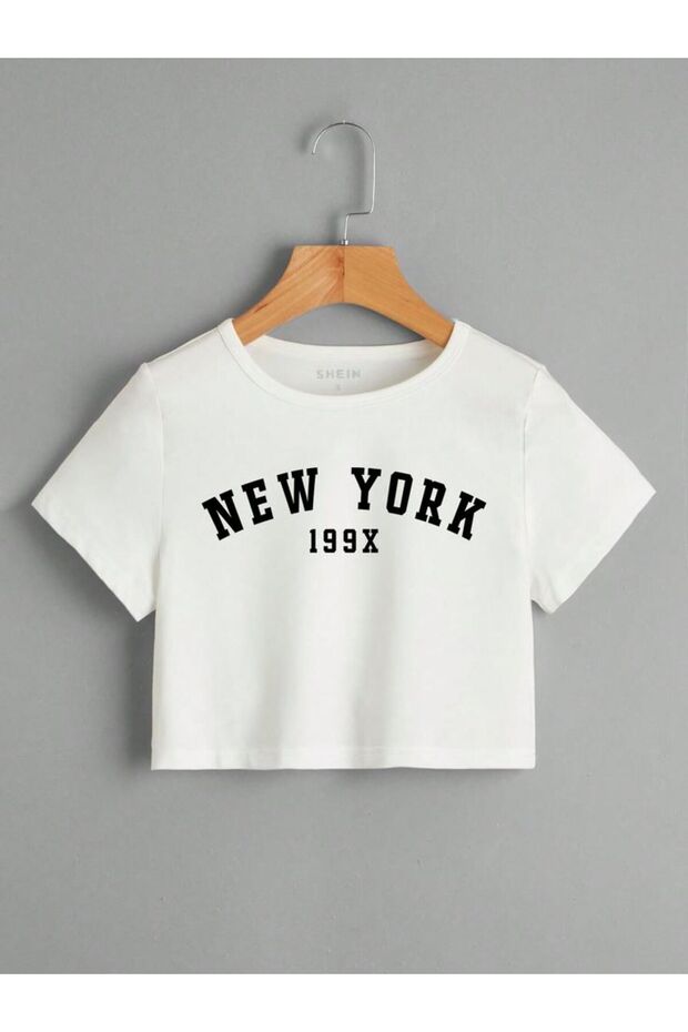 "New York Reflect the Soul! Street Fashion with White Crop T-Shirt"