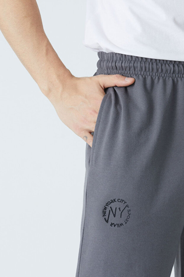 Füme Regular/Normal Kesim New York Nakışlı Düz Paça Eşofman Altı TMNSS25EA00007 - 3