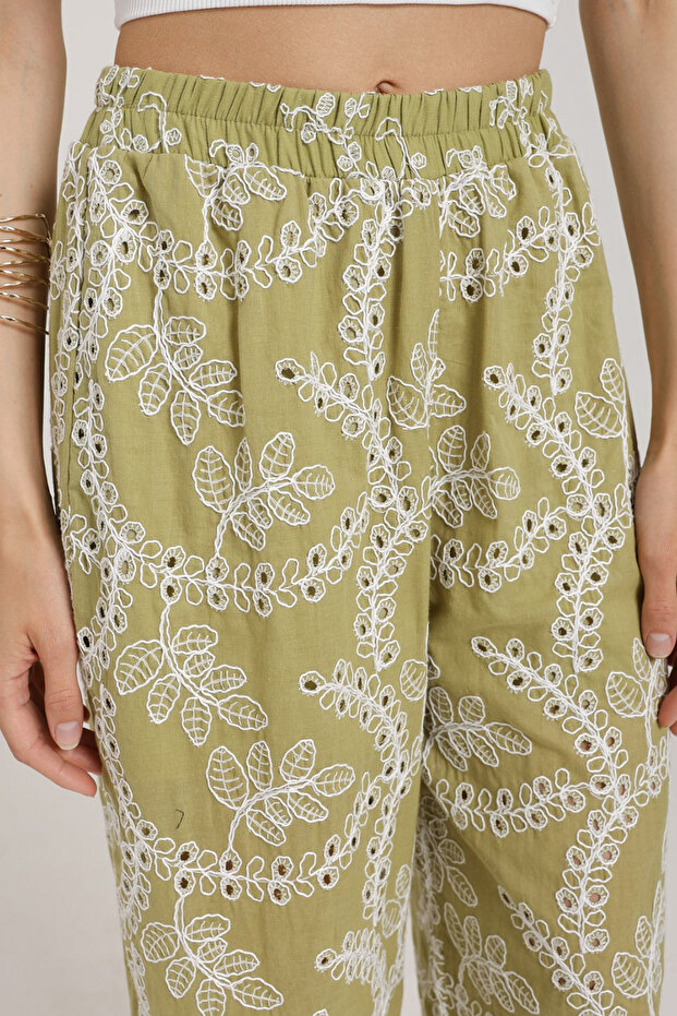 Açık Haki Nakışlı Geniş Paça Pantolon TWOSS25PL00129 - 3