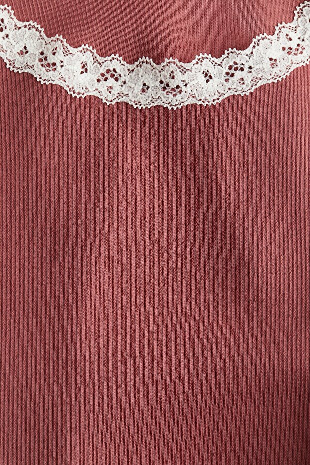 Dantel Şeritli Kolsuz Üst - 5