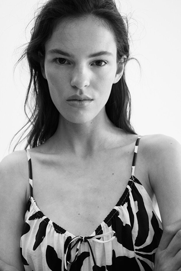 Büzgülü ve Askılı Elbise - 3