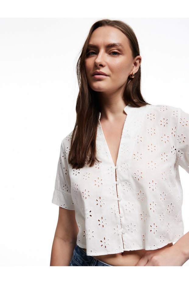 Regular Fit Short Sleeve V Neck Scalloped Brodeled Shirt