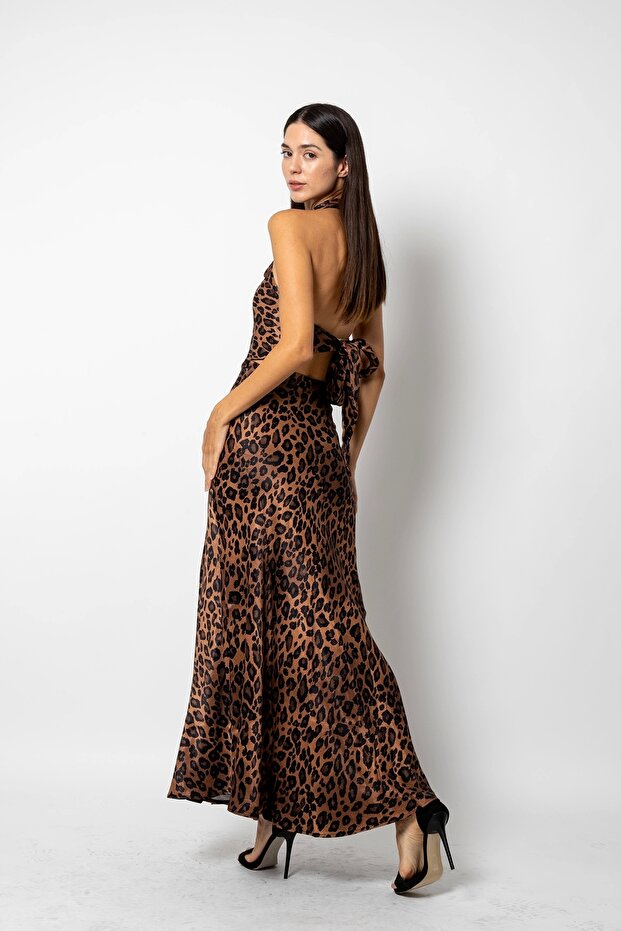 طقم بني من الساتان بنقشة الفهد - 3