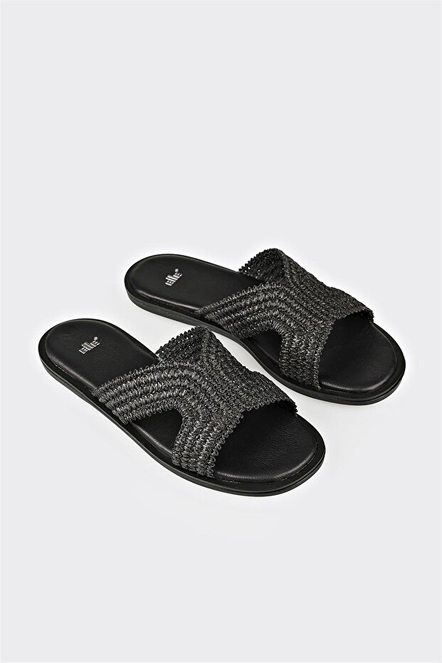 Siyah Kadın Terlik - 2