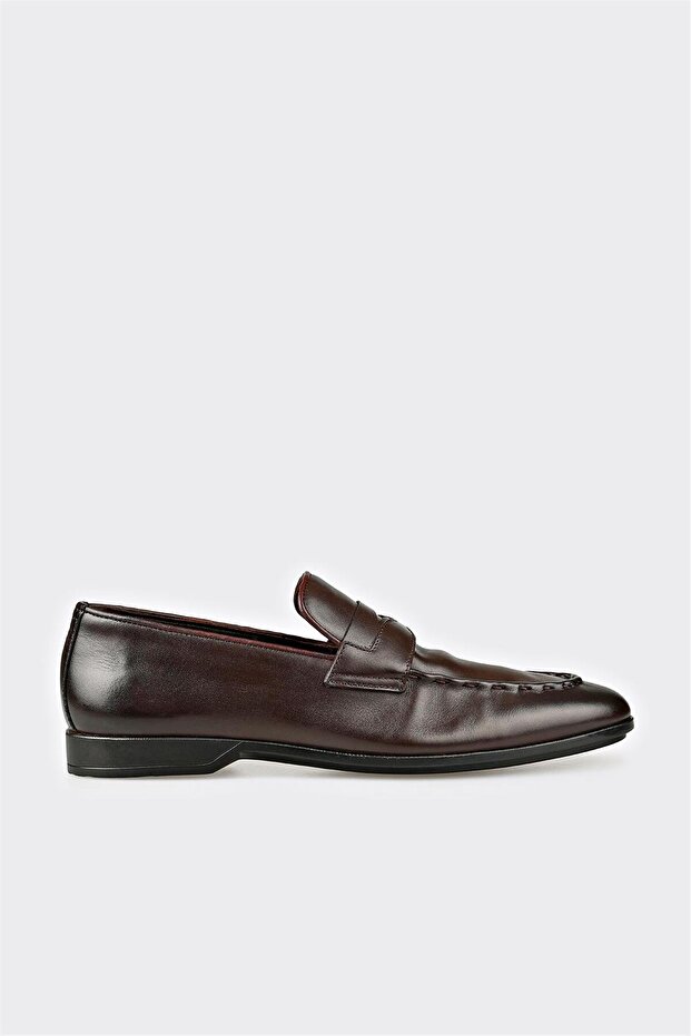 حذاء كلاسيكي من الجلد البني للرجال