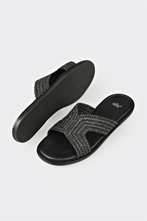 Siyah Kadın Terlik - 3