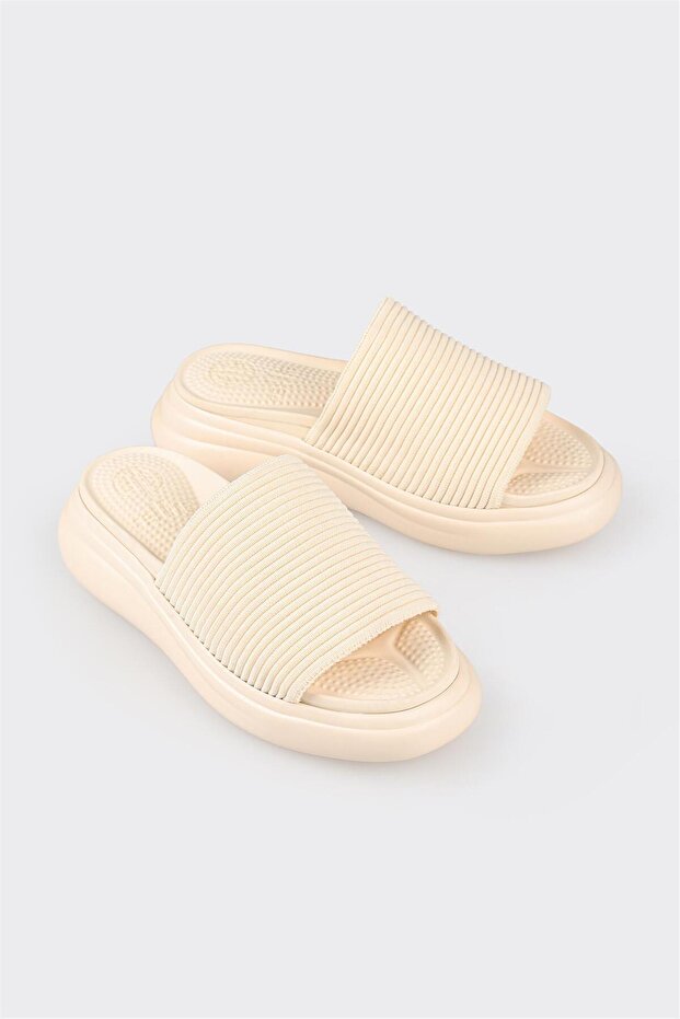 Bej Kadın Terlik - 2