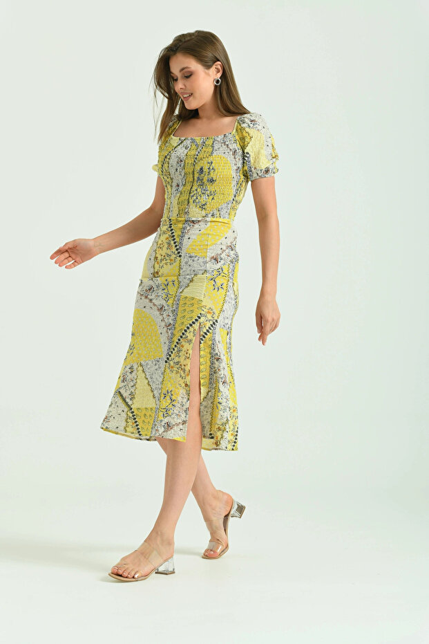 فستان صيفي منقوش بفتحة رقبة على شكل حرف V - 3