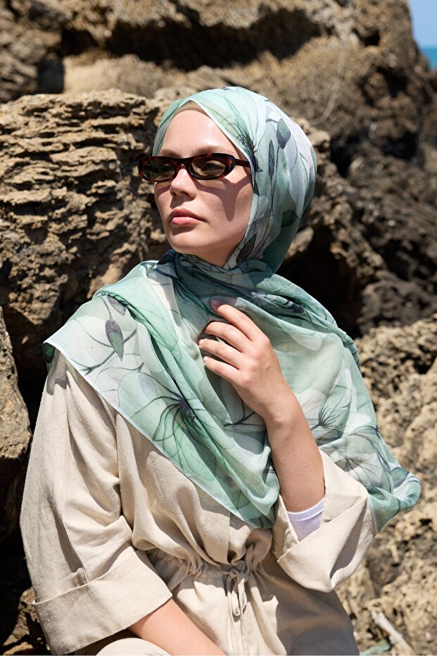 Alicia Model Moon Wrap - 3