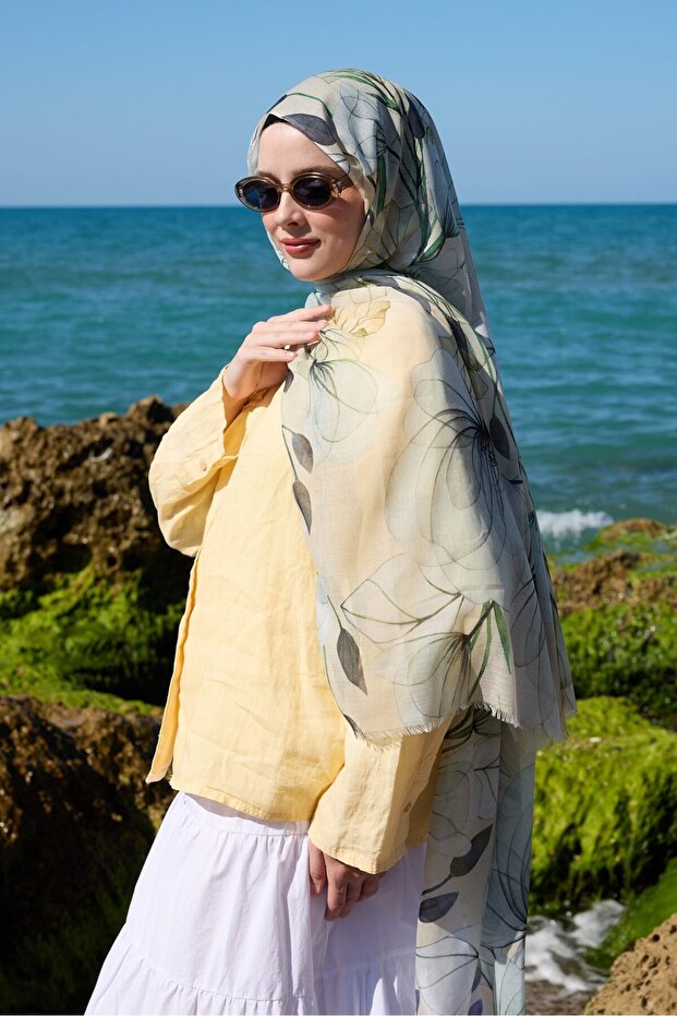 Alicia Pattern Moon Shawl - 2