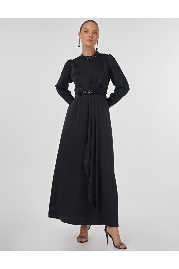 İşlemeli Saten Drapeli Elbise Siyah - 1