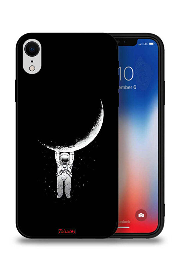 غطاء حماية لجهاز Apple iPhone XR معلق على سطح القمر