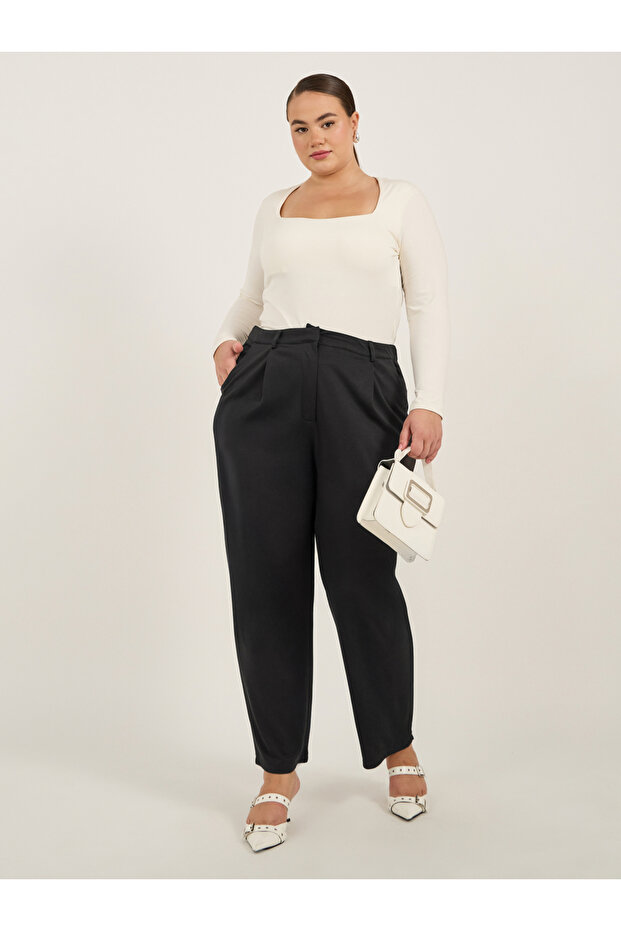 Plus Size Mid Rise Tapered Fit Trousers