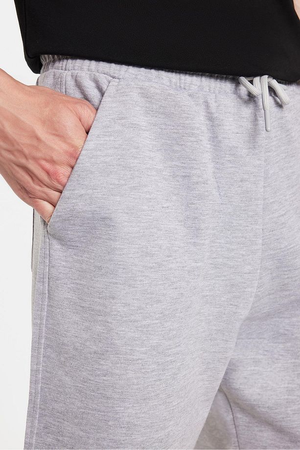 Erkek Relax Fit Rahat Kesim Yandan Cepli Gri Bermuda Şort - 2