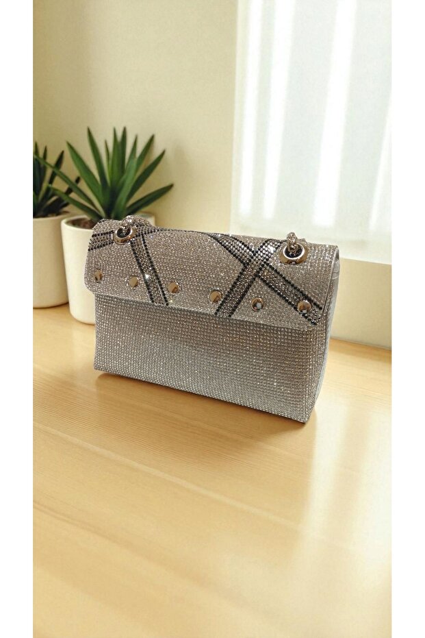 حقيبة فضية منقوشة بالحجر - 4