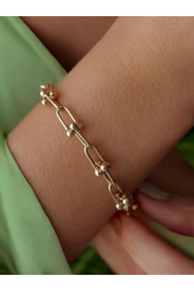 Modern Women's Bracelet with Gold Color Chain Look – Stylish and Elegant Design