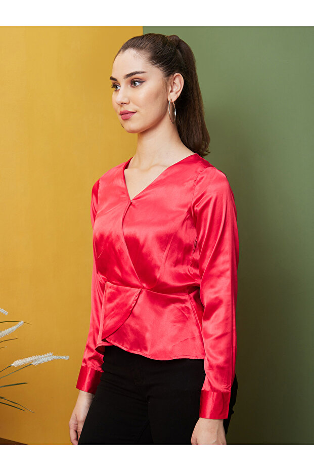 بلوزة ملفوفة من الساتان الصلب بفتحة رقبة على شكل حرف V - 2