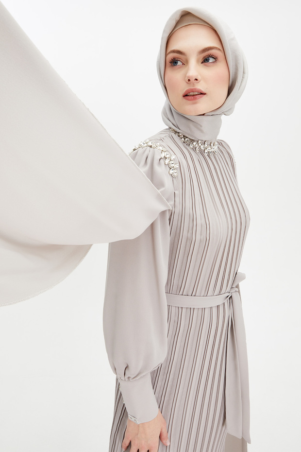 Pelerin Kol Piliseli Elbise - 7