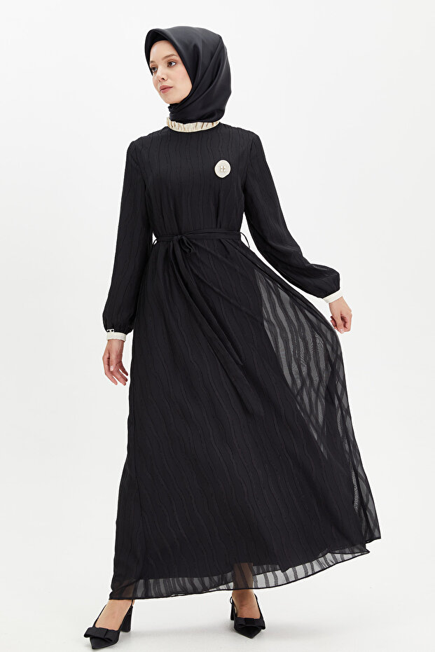 Çıkarılabilir Broşlu Elbise - 1