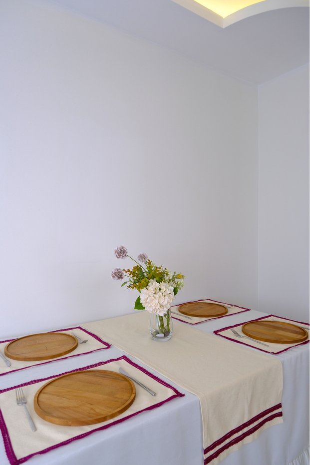 Terra 5 Pieces | 4 Piece American Service & 1 Piece Runner Duck Linen Plum Scallop Lace Piping Set