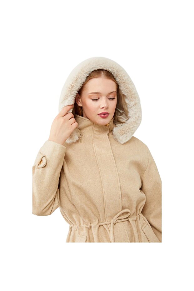 Kapüşonlu Kaban - 3