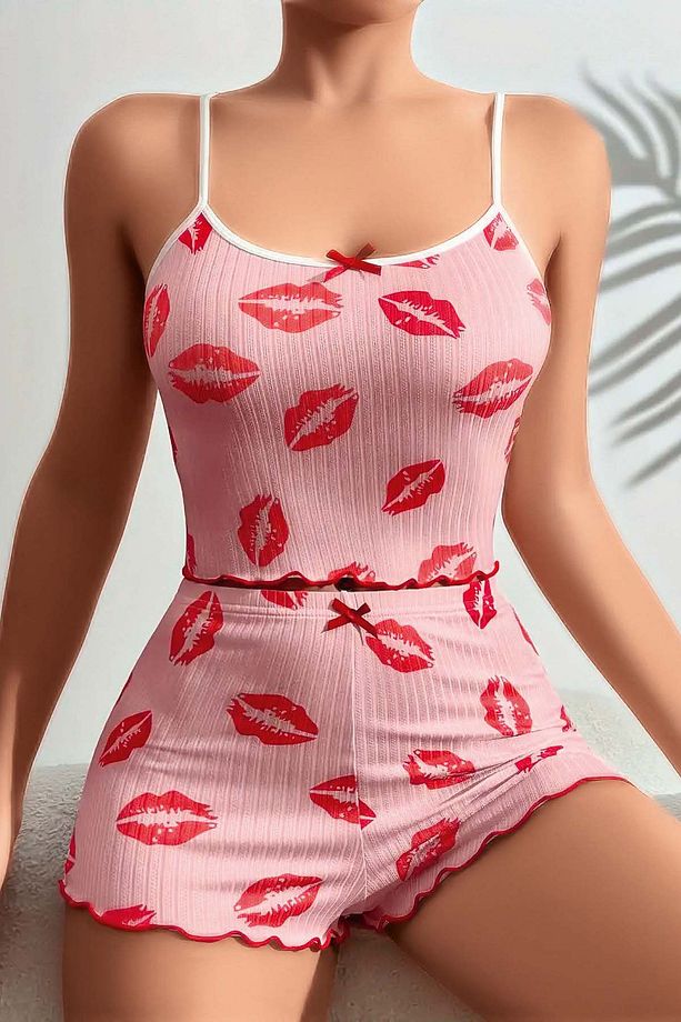 Öpücük Desenli İp Askılı Şortlu Pijama Takımı - 1