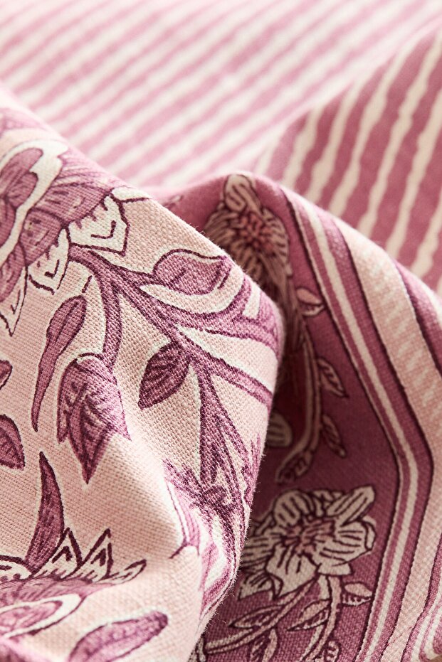 Desenli ve Pamuklu Masa Örtüsü - 3