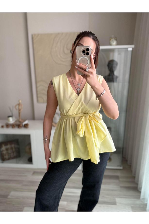 KRUVAZE YAKA SARI KUŞAKLI POPLİN BLUZ - 5