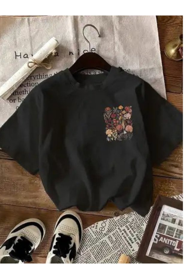 "Floral Pattern Pocket Oversized Printed Black T-Shirt – Minimal and Natural Style"