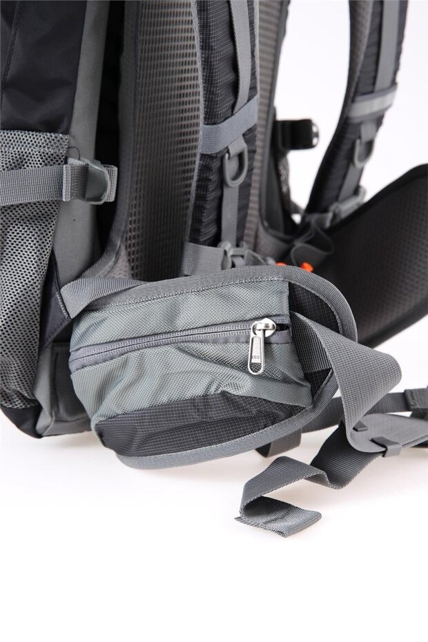 Young 45 Lt Mountaining Backpack with USB Support Device - 4