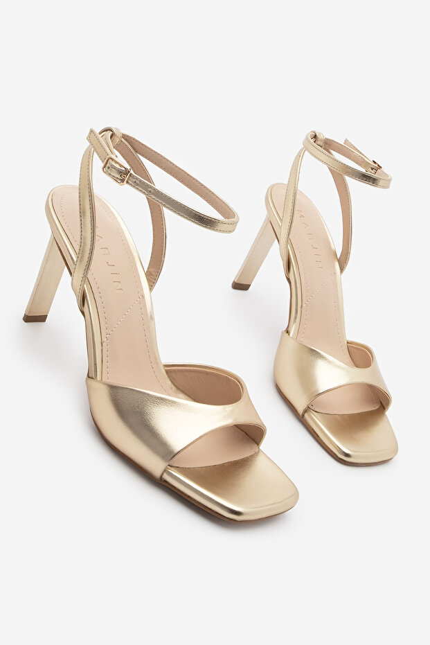 Women's Blunt Toe Ankle Strap Classic Heeled Sandals Vados Gold
