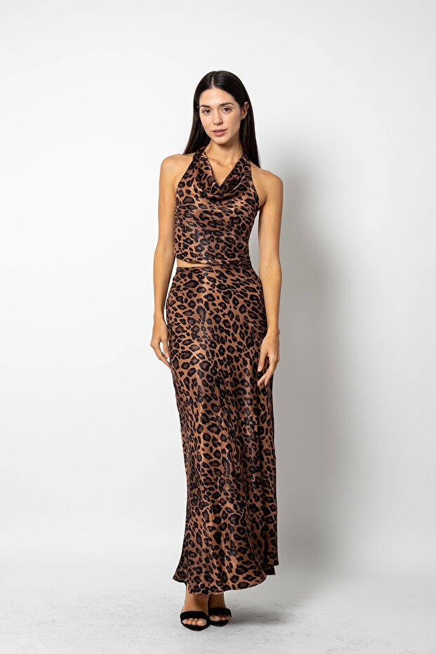 طقم بني من الساتان بنقشة الفهد - 1