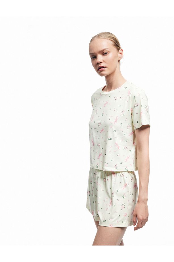 Kısa Kollu Bisiklet Yaka Çiçekli Şortlu Pijama Takımı - 2