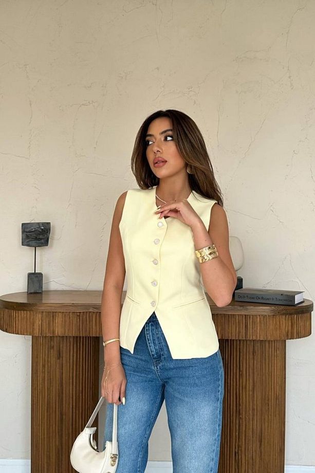 Sarı Belden Oturtma Detaylı Düğmeli Yelek - 3
