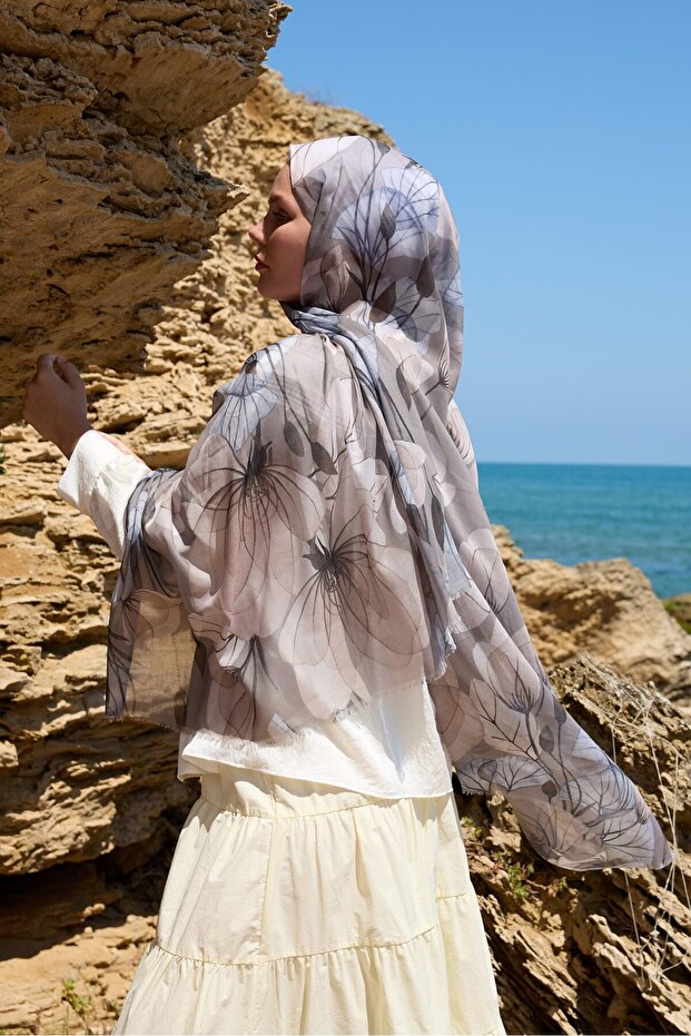 Alicia Model Moon Wrap - 3