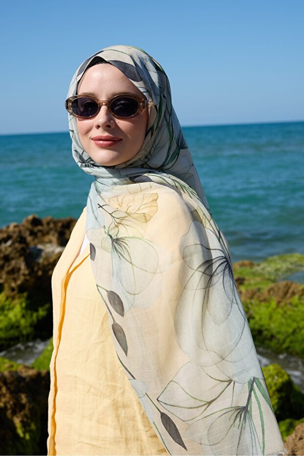 Alicia Pattern Moon Shawl - 3