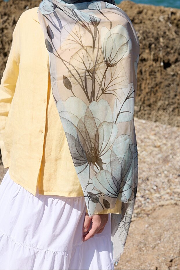 Alicia Model Moon Wrap - 3