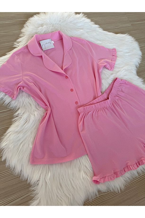 Şeker Pembe Pamuklu Kol ve Paça Fırfır Detaylı Kısa Kol Önden Düğmeli Şortlu Pijama Takımı - 7