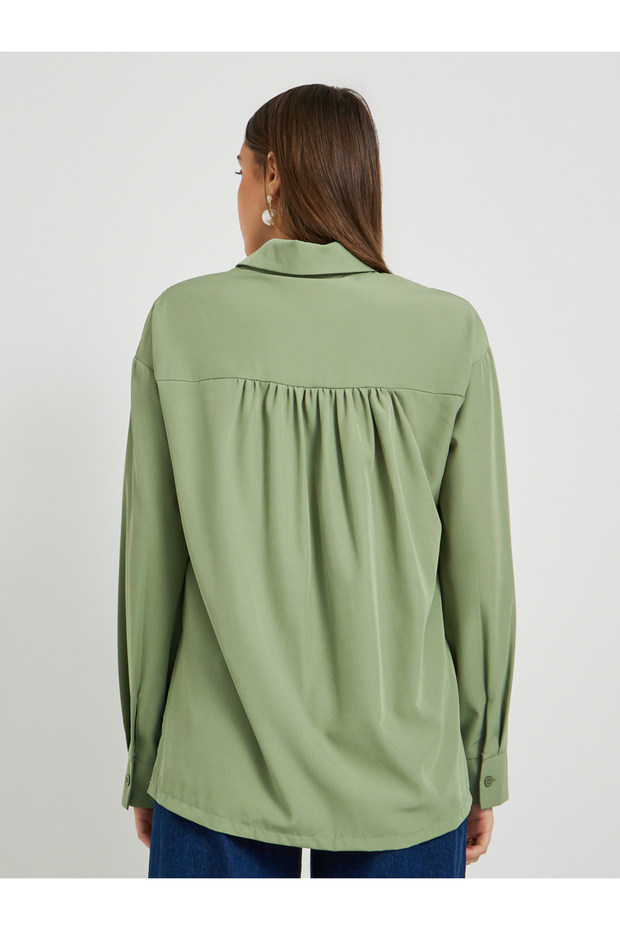 قميص سادة بأكمام طويلة وياقة واسعة - 4