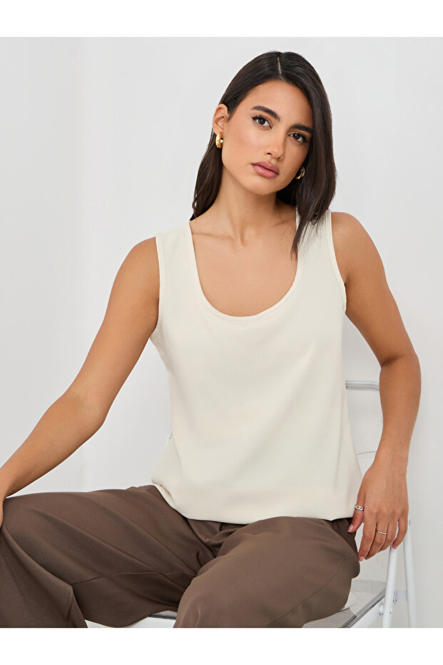 بلوزة سادة بدون أكمام برقبة دائرية - 1