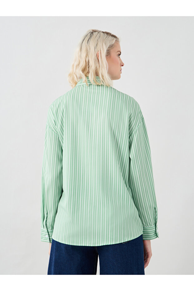 بلوزة مخططة بياقة ماندرين وأزرار - 4