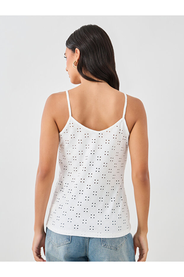 بلوزة كامي مطرزة بأزرار وحمالات - 5