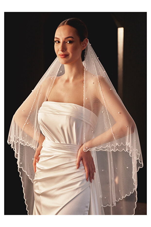 Simple and Pearl Detailed Bridal Veil